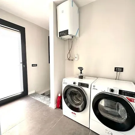 Modus Semi-detached * Μούγκλα